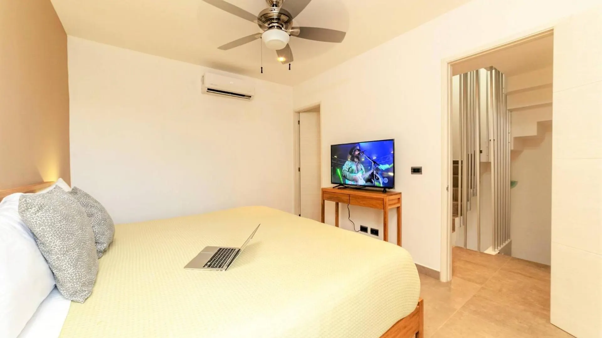 Comfortable, Spacious Penthouse - 2 Bedrooms - 7 People Tulum Lejlighed